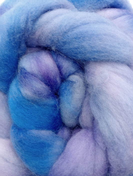 100G Falkland hand dyed fibre combed top - "Hyacinth"